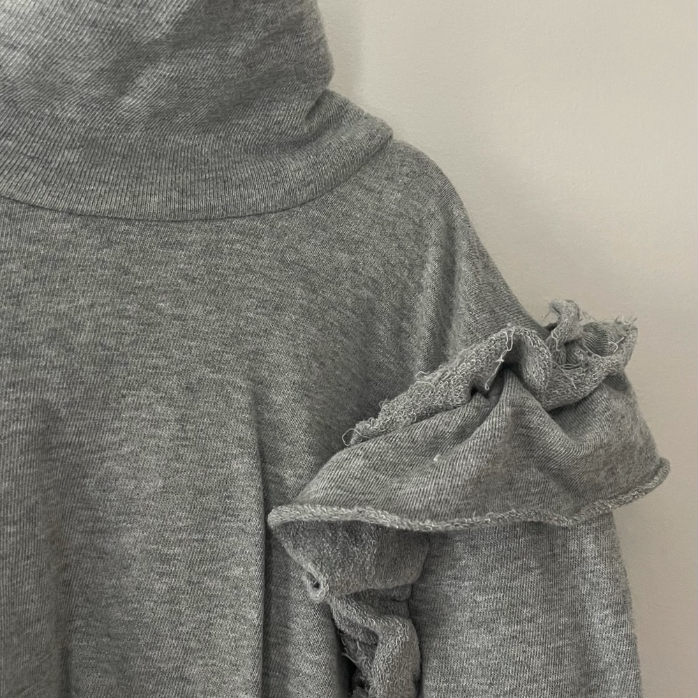 Heidi Merrick GREY sweatshirt with ruffled sleeves. Never been worn. Size Med - Picture 4 of 4